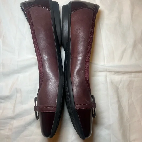 Clarks Womens Gracelin Wind Ballet Flat Size 11 M Plum Leather Patent Toe Shoe - Picture 3 of 6